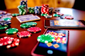 RK888 Live Games — Take part in high-energy casino action A glowing roulette wheel with cascading chips, symbolizing the engaging live and instant-win games available on RK888.